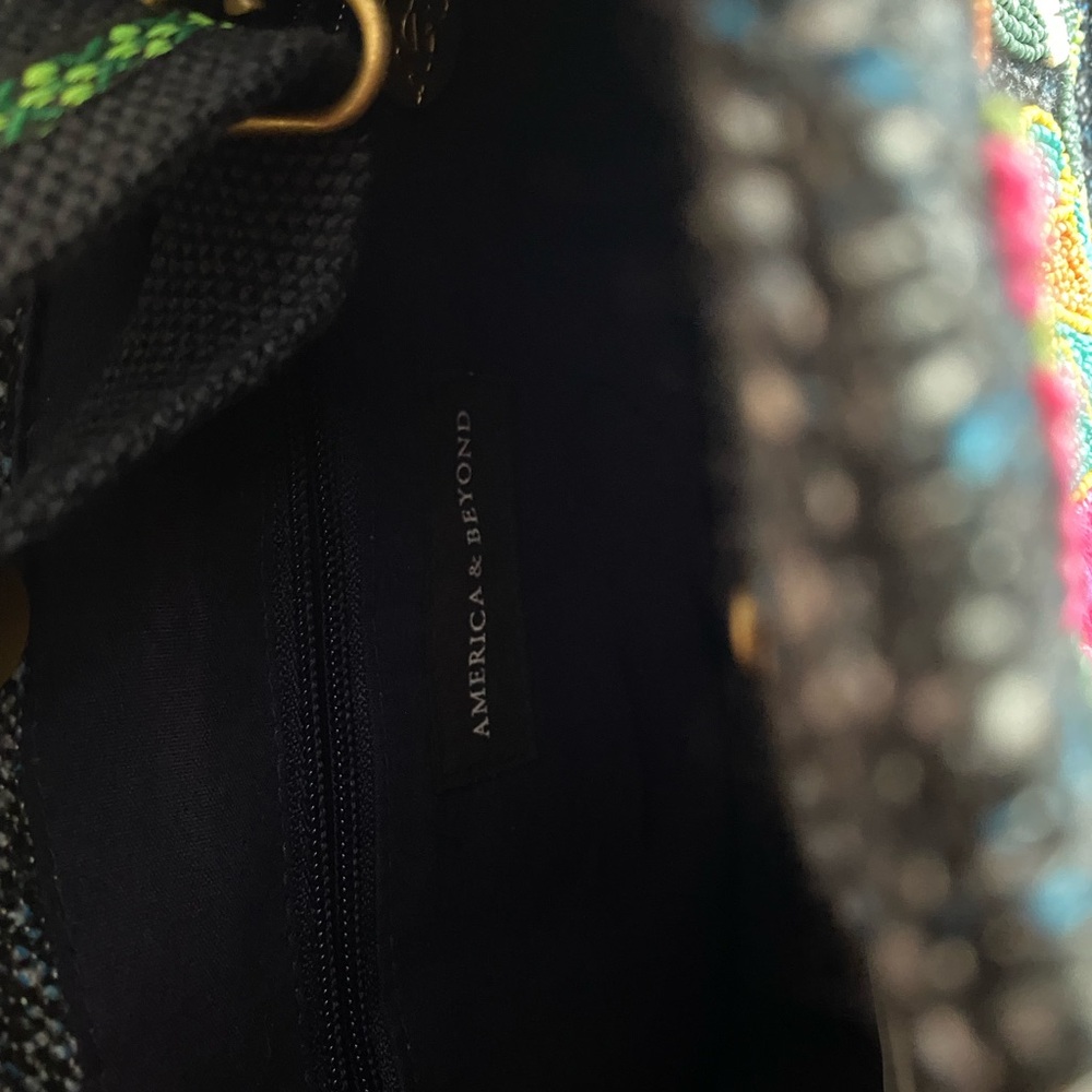 America & Beyond floral embroidered bag. - Picture 8 of 8